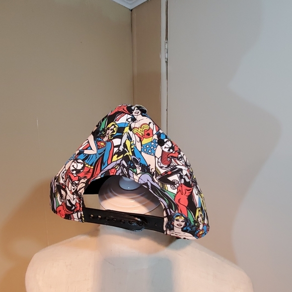 DC Comics Super Women Ajustable Hat - Picture 2 of 5